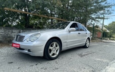 Mercedes-Benz C-Класс, 2003 год, 700 000 рублей, 1 фотография