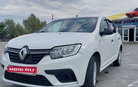 Renault Logan II, 2018 год, 700 000 рублей, 3 фотография