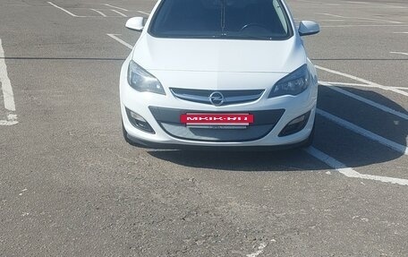 Opel Astra J, 2013 год, 880 000 рублей, 2 фотография