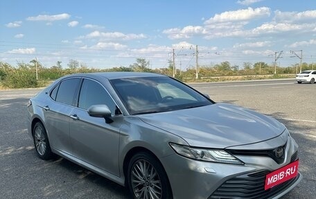 Toyota Camry, 2019 год, 3 350 000 рублей, 2 фотография