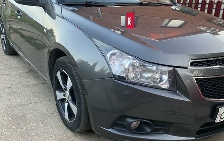 Chevrolet Cruze II, 2010 год, 750 000 рублей, 3 фотография