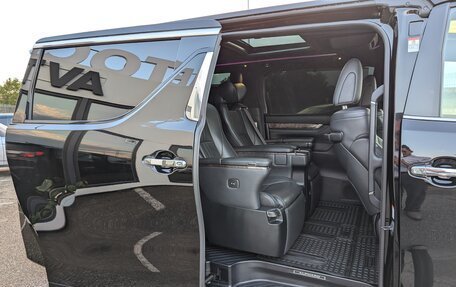 Toyota Alphard III, 2018 год, 6 150 000 рублей, 31 фотография