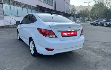 Hyundai Solaris II рестайлинг, 2011 год, 880 000 рублей, 7 фотография