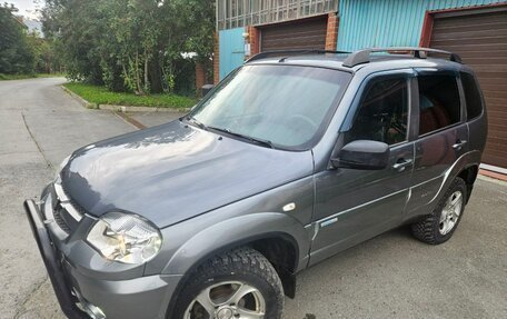 Chevrolet Niva I рестайлинг, 2011 год, 535 000 рублей, 3 фотография