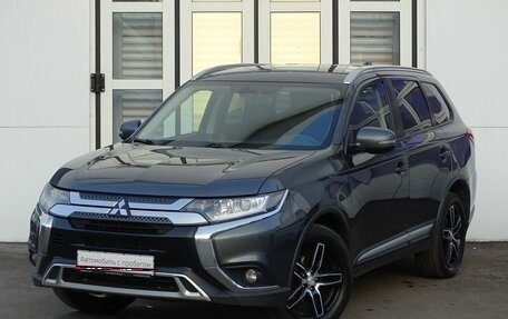 Mitsubishi Outlander III рестайлинг 3, 2018 год, 2 080 000 рублей, 1 фотография