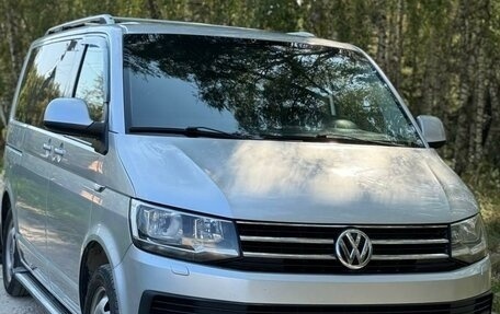 Volkswagen Caravelle T5, 2009 год, 2 480 000 рублей, 3 фотография