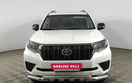 Toyota Land Cruiser Prado 150 рестайлинг 2, 2021 год, 7 100 000 рублей, 2 фотография