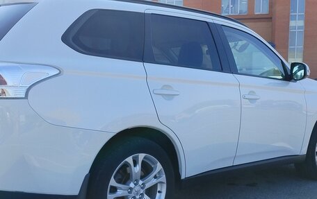 Mitsubishi Outlander III рестайлинг 3, 2013 год, 1 580 000 рублей, 2 фотография