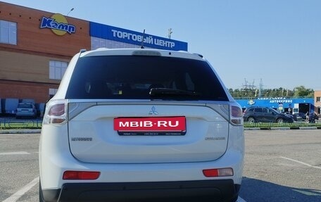 Mitsubishi Outlander III рестайлинг 3, 2013 год, 1 580 000 рублей, 4 фотография