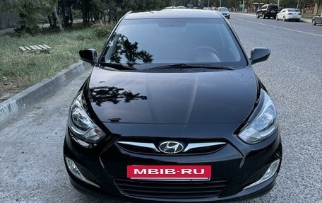 Hyundai Solaris II рестайлинг, 2012 год, 1 050 000 рублей, 2 фотография