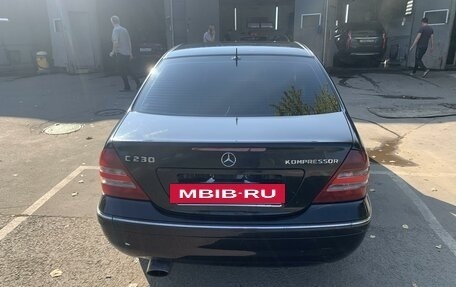 Mercedes-Benz C-Класс, 2005 год, 650 000 рублей, 4 фотография