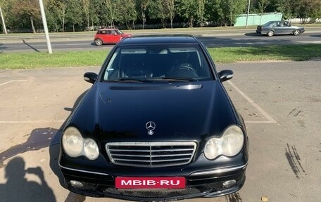 Mercedes-Benz C-Класс, 2005 год, 650 000 рублей, 2 фотография