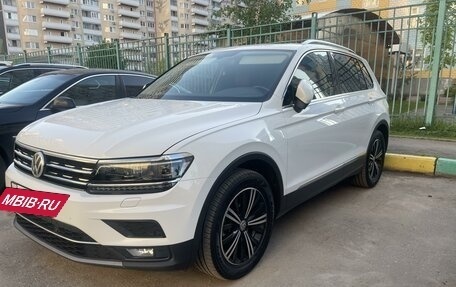 Volkswagen Tiguan II, 2018 год, 2 700 000 рублей, 2 фотография