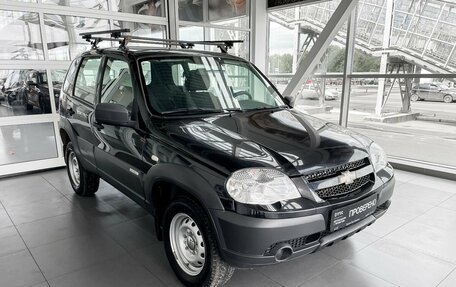 Chevrolet Niva I рестайлинг, 2017 год, 949 000 рублей, 3 фотография