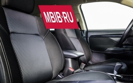 Mitsubishi Outlander III рестайлинг 3, 2019 год, 2 739 000 рублей, 12 фотография