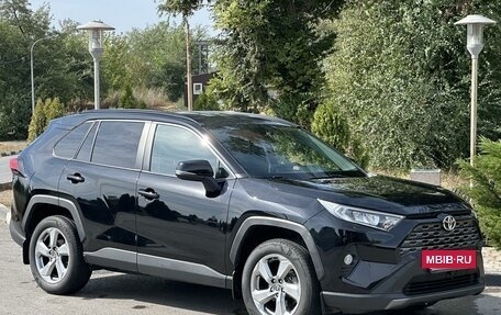 Toyota RAV4, 2020 год, 2 935 000 рублей, 3 фотография