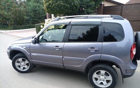 Chevrolet Niva I рестайлинг, 2010 год, 695 000 рублей, 2 фотография