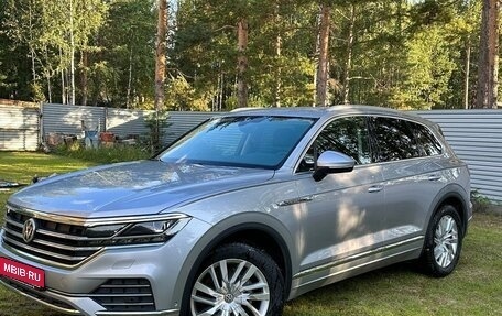 Volkswagen Touareg III, 2018 год, 5 700 000 рублей, 1 фотография