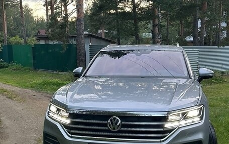 Volkswagen Touareg III, 2018 год, 5 700 000 рублей, 2 фотография