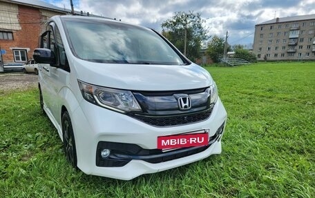 Honda Stepwgn IV, 2015 год, 1 850 000 рублей, 2 фотография