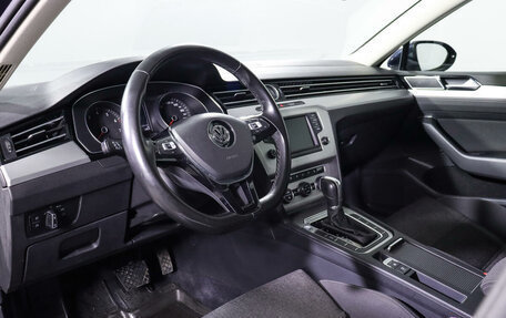 Volkswagen Passat B8 рестайлинг, 2016 год, 1 990 000 рублей, 14 фотография