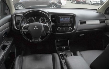 Mitsubishi Outlander III рестайлинг 3, 2013 год, 1 829 000 рублей, 6 фотография