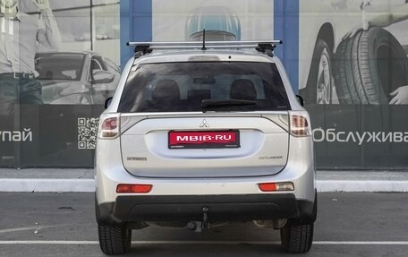 Mitsubishi Outlander III рестайлинг 3, 2013 год, 1 829 000 рублей, 4 фотография