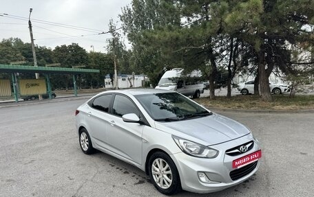 Hyundai Solaris II рестайлинг, 2011 год, 980 000 рублей, 2 фотография