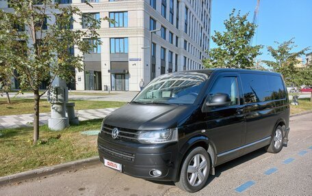 Volkswagen Multivan T5, 2015 год, 2 900 000 рублей, 2 фотография