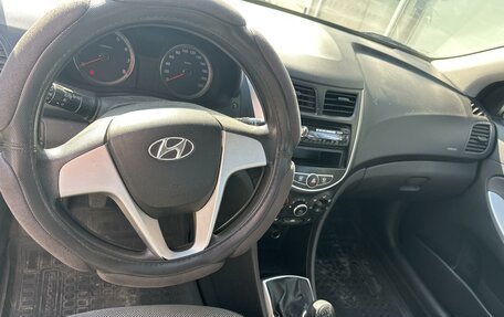 Hyundai Solaris II рестайлинг, 2011 год, 825 000 рублей, 4 фотография