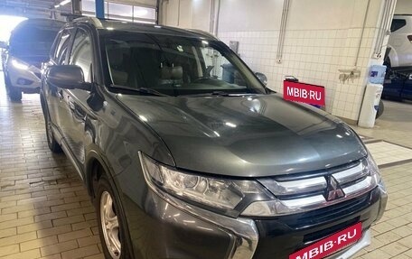 Mitsubishi Outlander III рестайлинг 3, 2018 год, 2 147 000 рублей, 3 фотография