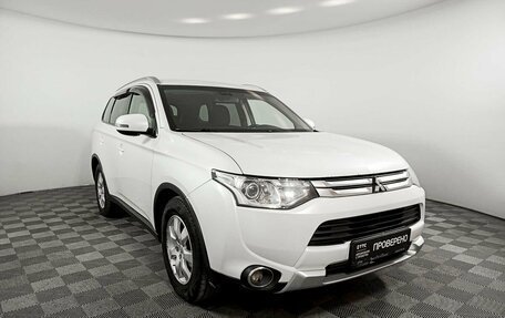 Mitsubishi Outlander III рестайлинг 3, 2014 год, 1 835 000 рублей, 3 фотография