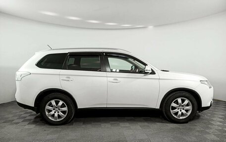 Mitsubishi Outlander III рестайлинг 3, 2014 год, 1 835 000 рублей, 4 фотография