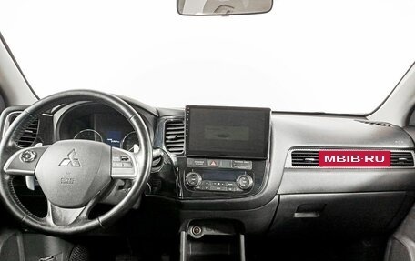 Mitsubishi Outlander III рестайлинг 3, 2014 год, 1 835 000 рублей, 14 фотография