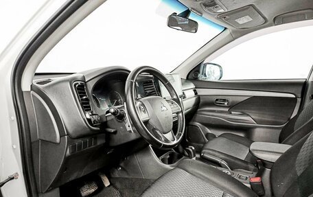 Mitsubishi Outlander III рестайлинг 3, 2014 год, 1 835 000 рублей, 16 фотография