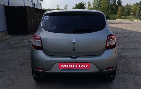 Renault Sandero II рестайлинг, 2014 год, 715 000 рублей, 2 фотография