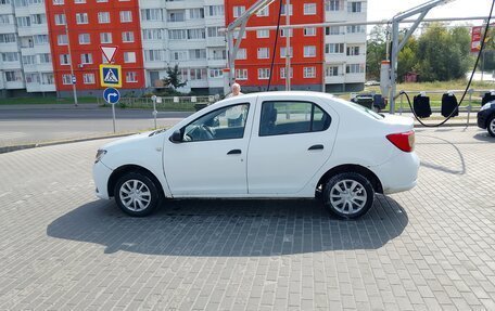 Renault Logan II, 2015 год, 570 000 рублей, 3 фотография