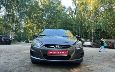 Hyundai Solaris II рестайлинг, 2011 год, 850 000 рублей, 1 фотография