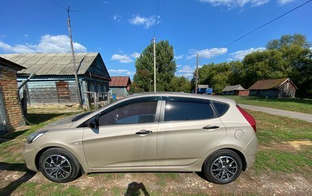 Hyundai Solaris II рестайлинг, 2013 год, 900 000 рублей, 3 фотография