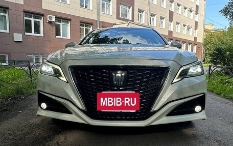 Toyota Crown, 2018 год, 3 800 000 рублей, 2 фотография