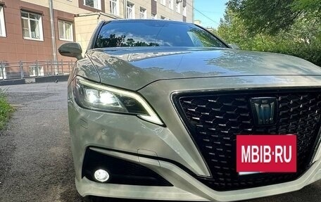 Toyota Crown, 2018 год, 3 800 000 рублей, 4 фотография