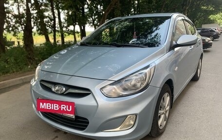 Hyundai Solaris II рестайлинг, 2011 год, 850 000 рублей, 7 фотография