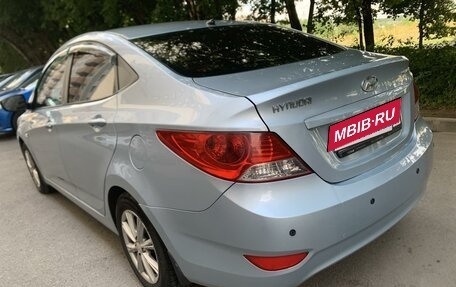 Hyundai Solaris II рестайлинг, 2011 год, 850 000 рублей, 5 фотография