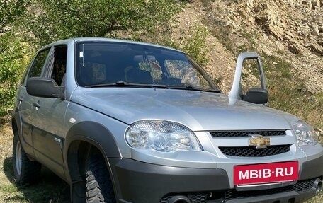 Chevrolet Niva I рестайлинг, 2011 год, 650 000 рублей, 3 фотография