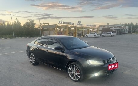 Volkswagen Jetta VI, 2012 год, 999 000 рублей, 3 фотография