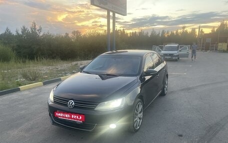 Volkswagen Jetta VI, 2012 год, 999 000 рублей, 2 фотография