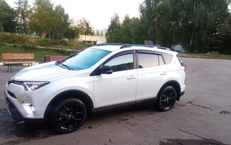 Toyota RAV4, 2019 год, 3 600 000 рублей, 3 фотография