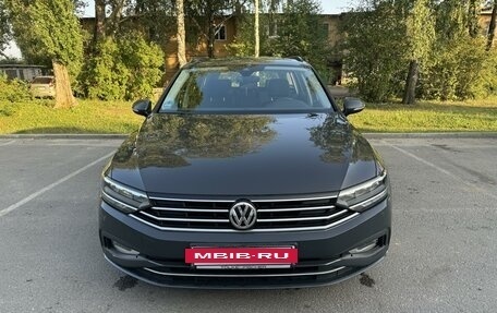 Volkswagen Passat B8 рестайлинг, 2020 год, 1 990 000 рублей, 2 фотография