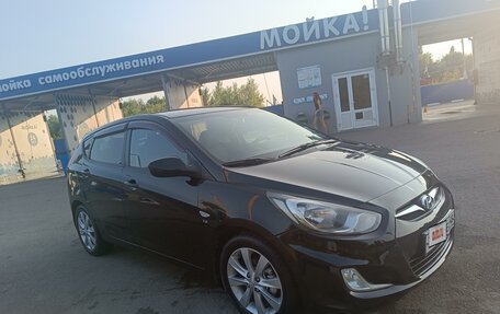 Hyundai Solaris II рестайлинг, 2012 год, 828 000 рублей, 2 фотография