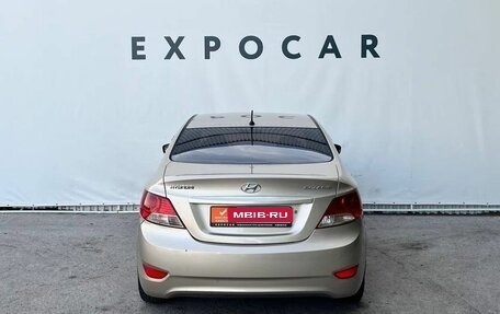 Hyundai Solaris II рестайлинг, 2011 год, 880 000 рублей, 4 фотография